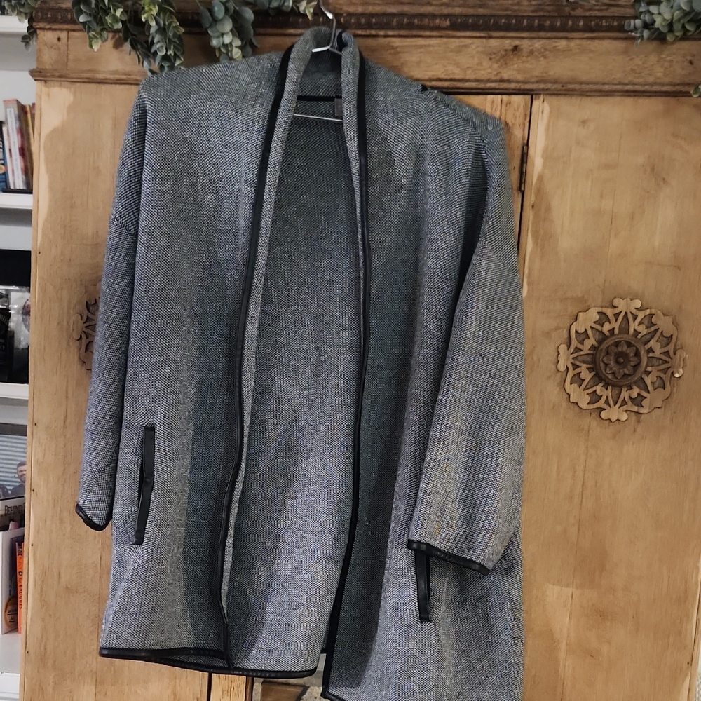 Chico's Black and Gray Open Front Cape, Size M EUC